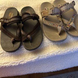 2 pair Skechers Raggae sandals size 9